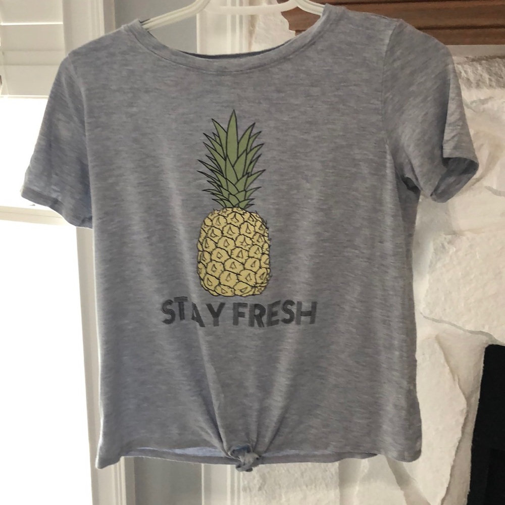 Chit Chat large grey tee with pineapple graphic and “Stay Fresh”